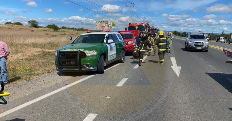 Bomberos, Carabineros y Protección Civil de Cauquenes trabajaron en el lugar atendiendo la emergencia. (Fotos: Protección Civil Cauquenes)