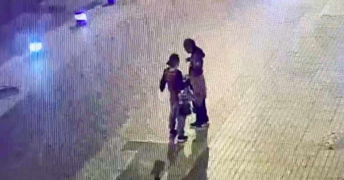 Dos hombres con extraño actuar: revelan video clave en caso de persona calcinada